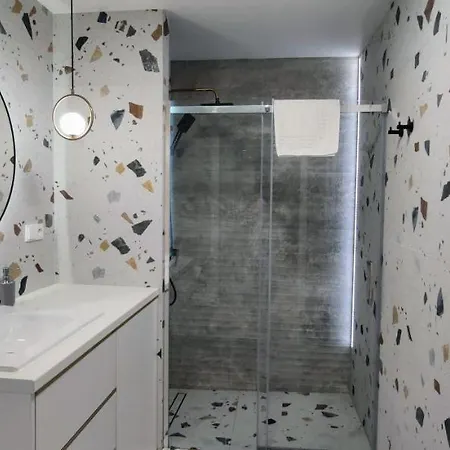 Westin House 312 아파트