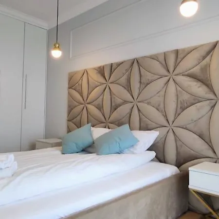 Westin House 312 아파트